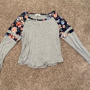 Cute flower print long sleeve shirt.